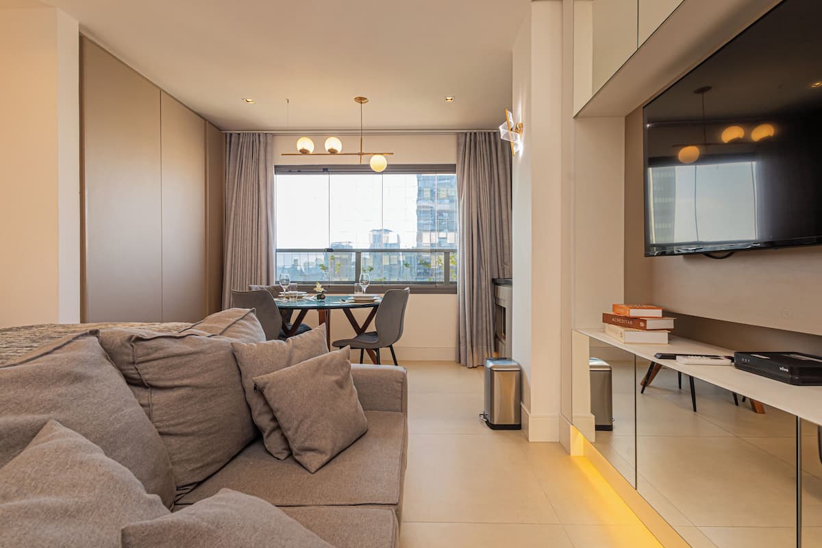 Studio exécutif | 1 chambre, décor unique, ameublement unique, bureau