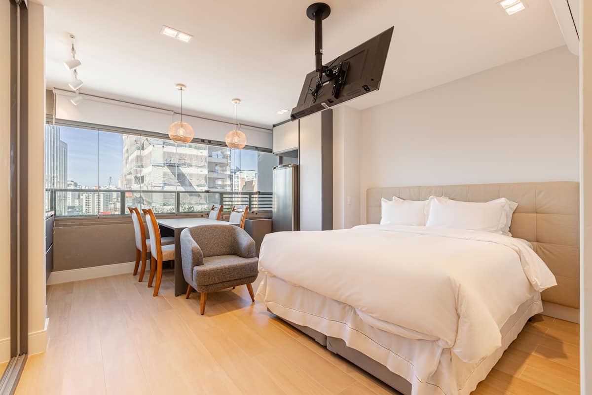 Suite studio exécutive | 1 chambre, décor unique, ameublement unique, bureau