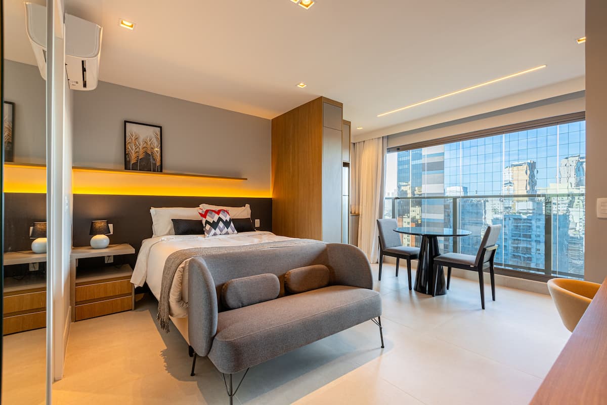Suite studio Ville | 1 chambre, décor unique, ameublement unique, bureau