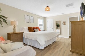 6 Schlafzimmer, Zimmersafe, Bügeleisen/Bügelbrett, Reisekinderbett