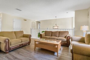 Smart TV y futbolito 