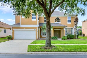 Exterior - South Facing 6 Bed 5 Bath Themed Pool & Spa Home @ Emerald Island Resort (Kissimmee)