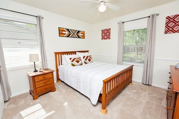 3 bedrooms, iron/ironing board, WiFi, bed sheets