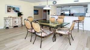 Dining - Surfside 302 - Premium 2 Bedroom 2 Bath Oceanfront Condo (Clearwater)