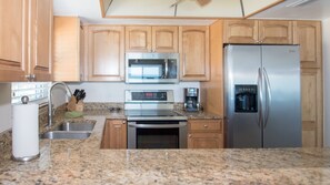 冰箱、微波炉、烤箱、炉灶