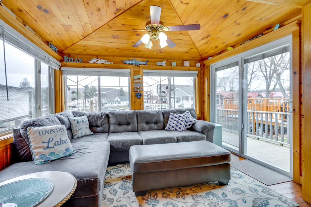 Lime Lake Cottage w/ Lakefront Deck & Dock!
