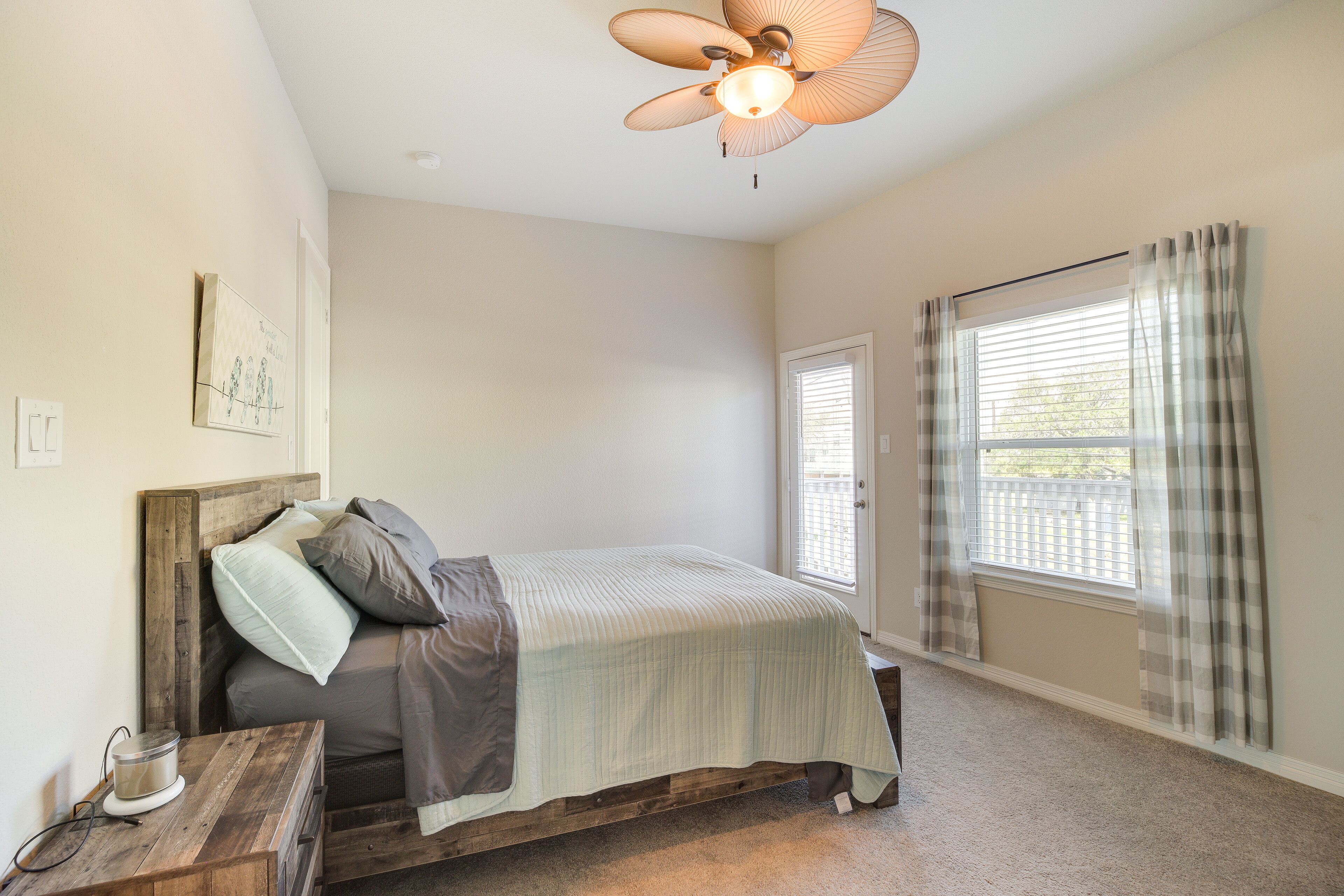 3 bedrooms, desk, iron/ironing board, free internet