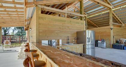 Farm Stay: Modern Barndominium in Lakeland!