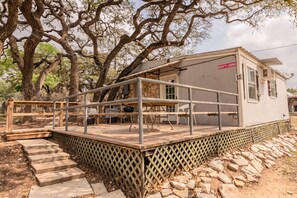 Outdoor dining - Vacation Home Located on the Frio River (Concan)