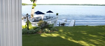 The Manor on Green Lake- A stately lakefront estate walking distance to downtown