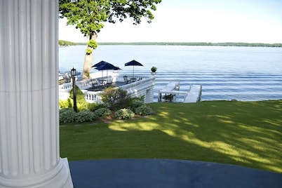 The Manor on Green Lake- A stately lakefront estate walking distance to downtown