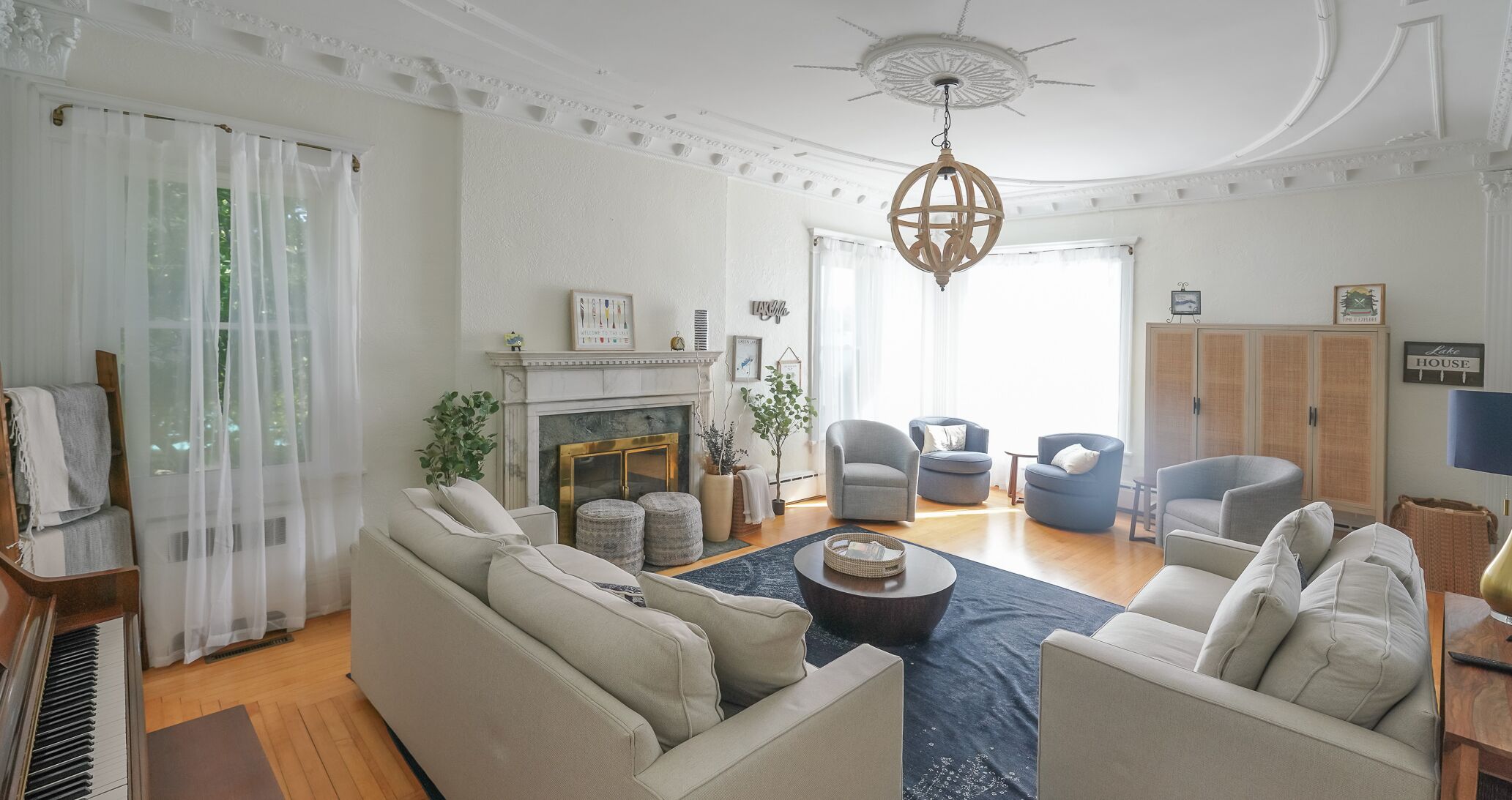 TV connectée, lecteur de DVD, livres, vidéothèque