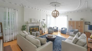 TV connectée, lecteur de DVD, livres, vidéothÚque