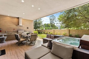 Outdoor dining - 3 Bedrooms/ 3.5 Bathrooms/ Magic Village (7477 BD) (Kissimmee)