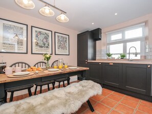 Dining - Skylarks (Looe)