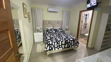 2 slaapkamers, een strijkplank/strijkijzer, gratis wifi, beddengoed