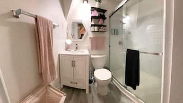 Shower, shampoo