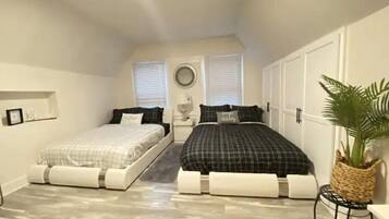 3 quartos, escrivaninha, ferros/tábuas de passar roupa