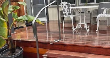 Berkeley Hills Bay cottage w/ dedicated work space