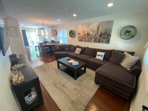 Living area - LVR - Luxury Village River Cottage (Lewiston)