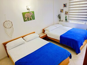 Desk, free WiFi - Apartamento 3 Dormitorios a solo 1 calle del Mar (Santa Marta)