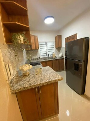 Mikrowelle, Ofen, Herdplatte, Geschirrspüler