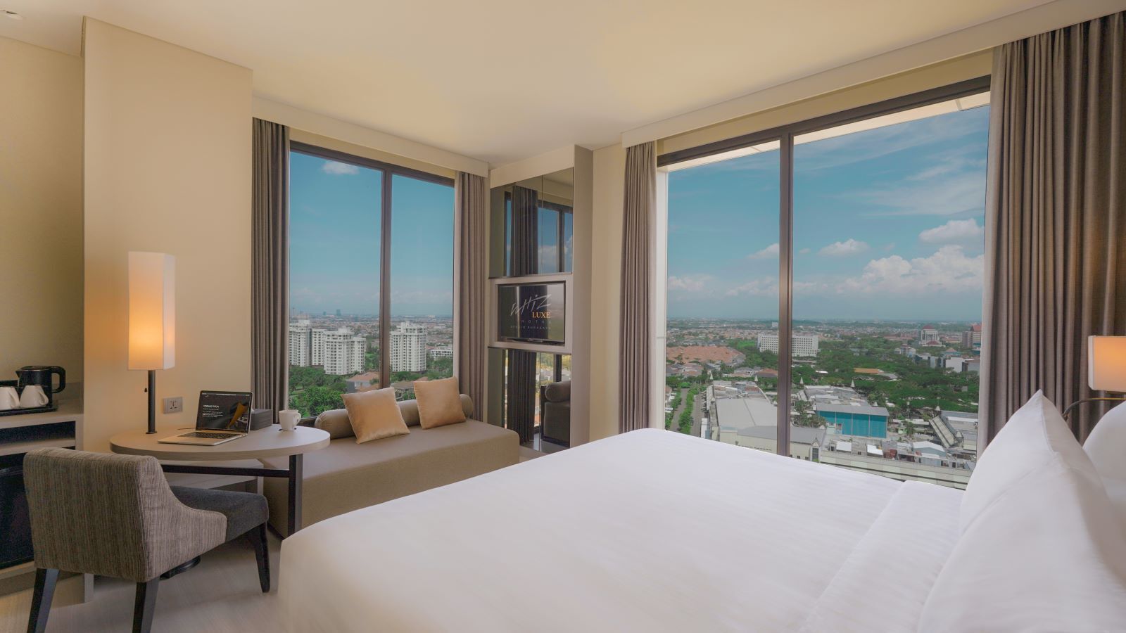 Whiz Luxe Hotel Spazio Surabaya