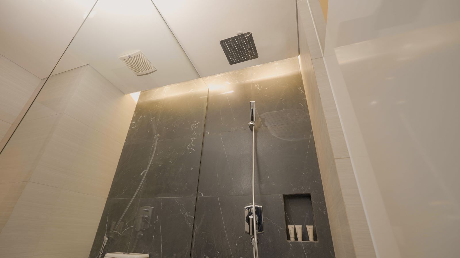 Whiz Luxe Hotel Spazio Surabaya