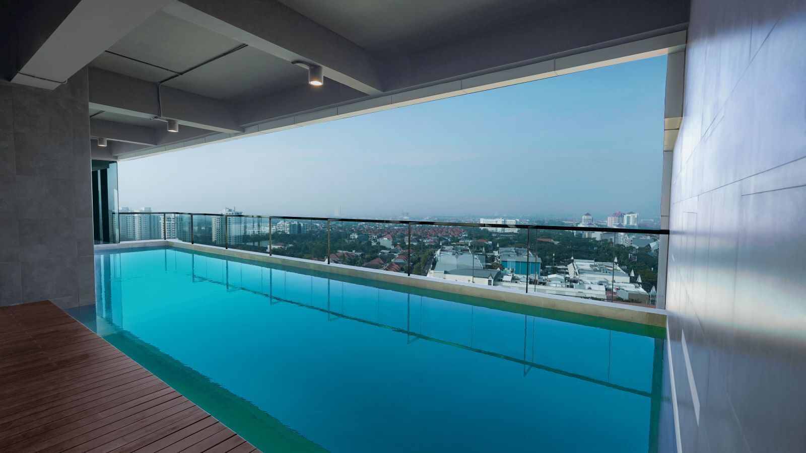 Whiz Luxe Hotel Spazio Surabaya