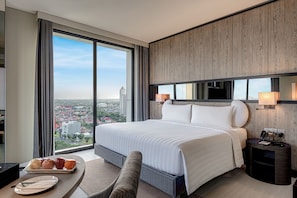 In-room safe, desk, soundproofing, iron/ironing board - Whiz Luxe Hotel Spazio Surabaya (Surabaya)