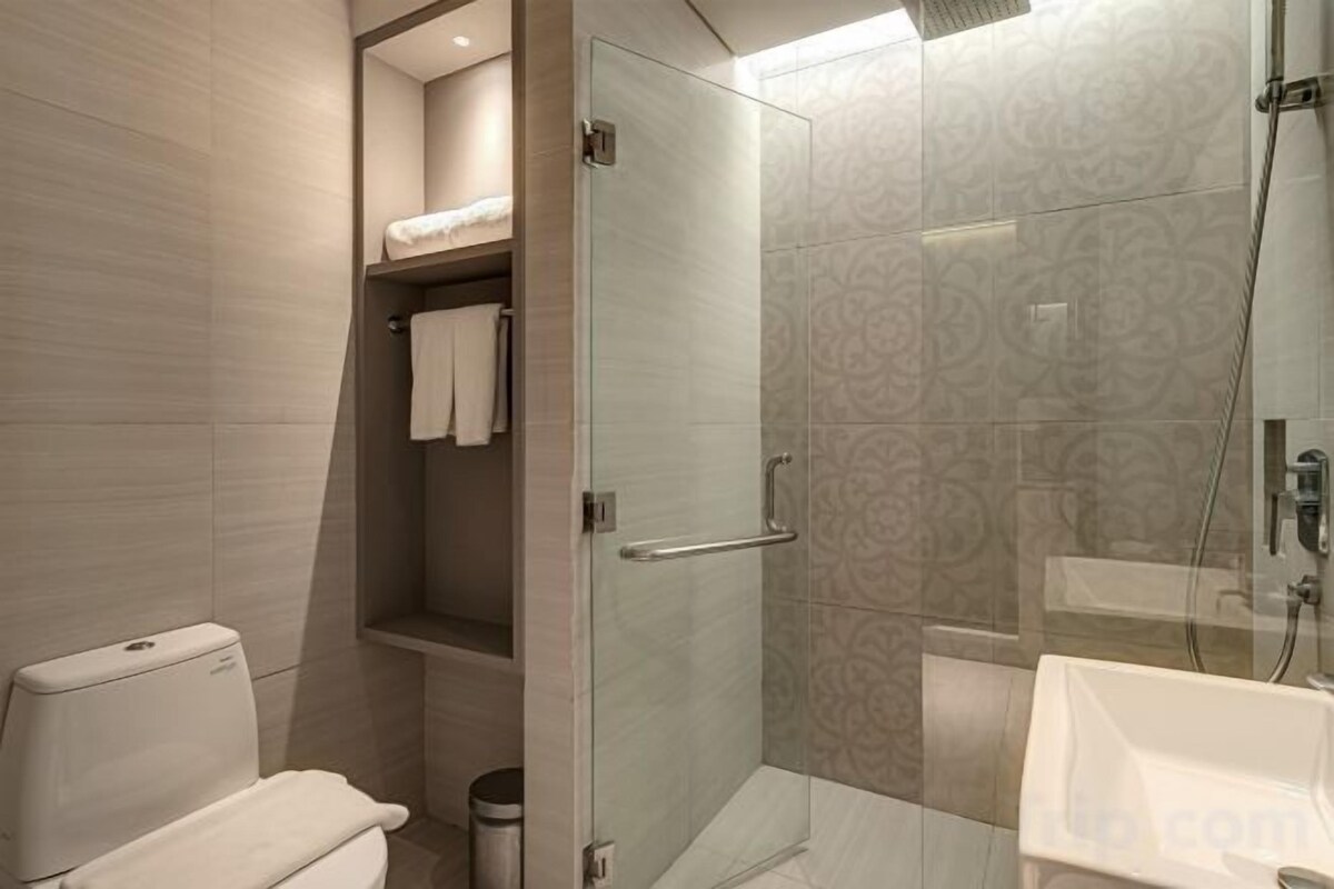 Shower, towels