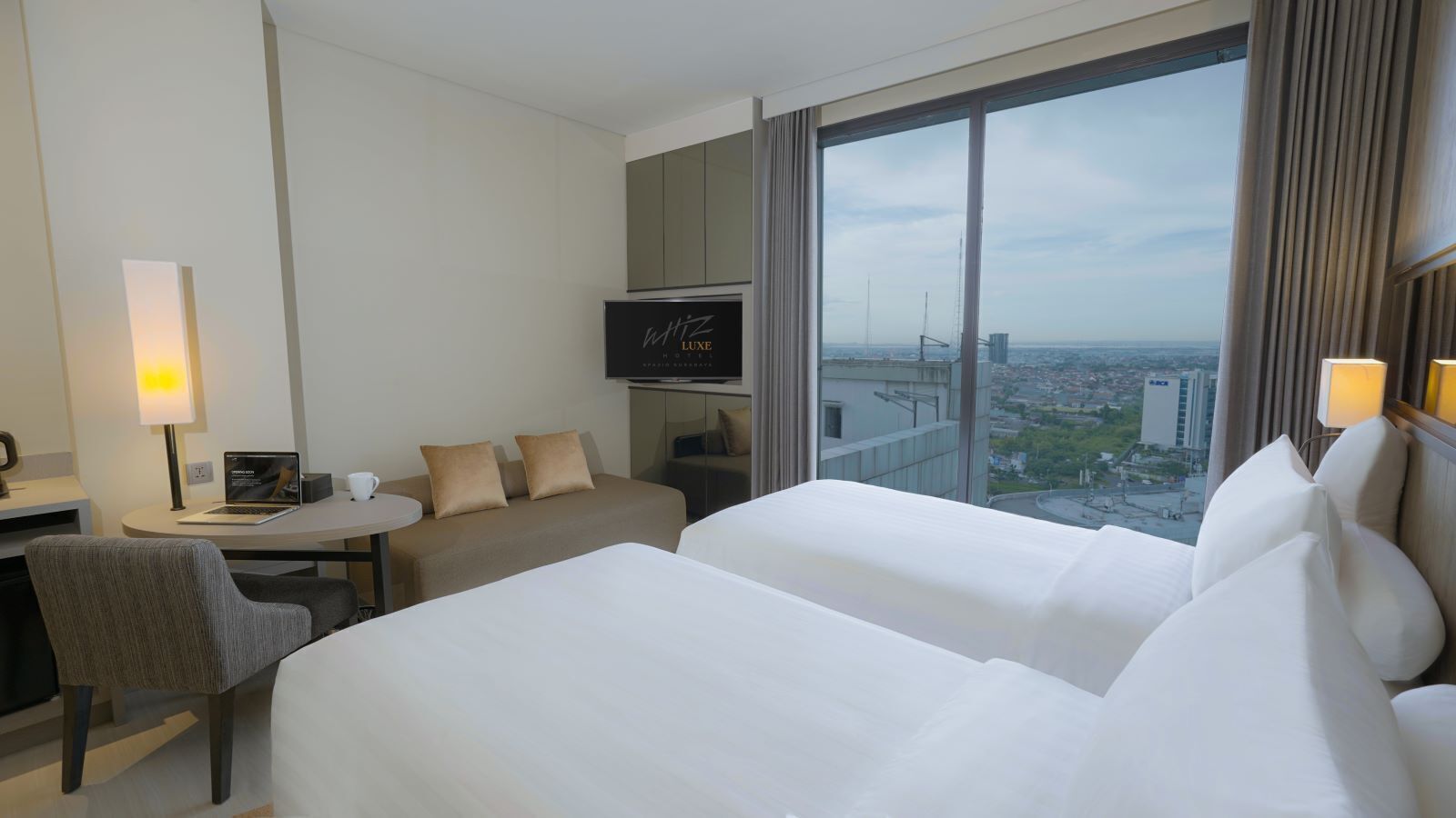 Whiz Luxe Hotel Spazio Surabaya