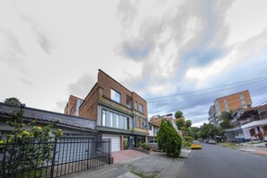 Front of property - Hotel Confort Obelisk (Medellín)
