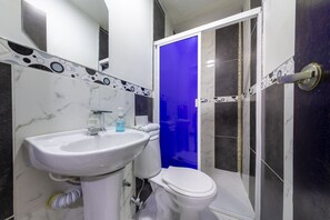 Standard-Doppelzimmer | Badezimmer