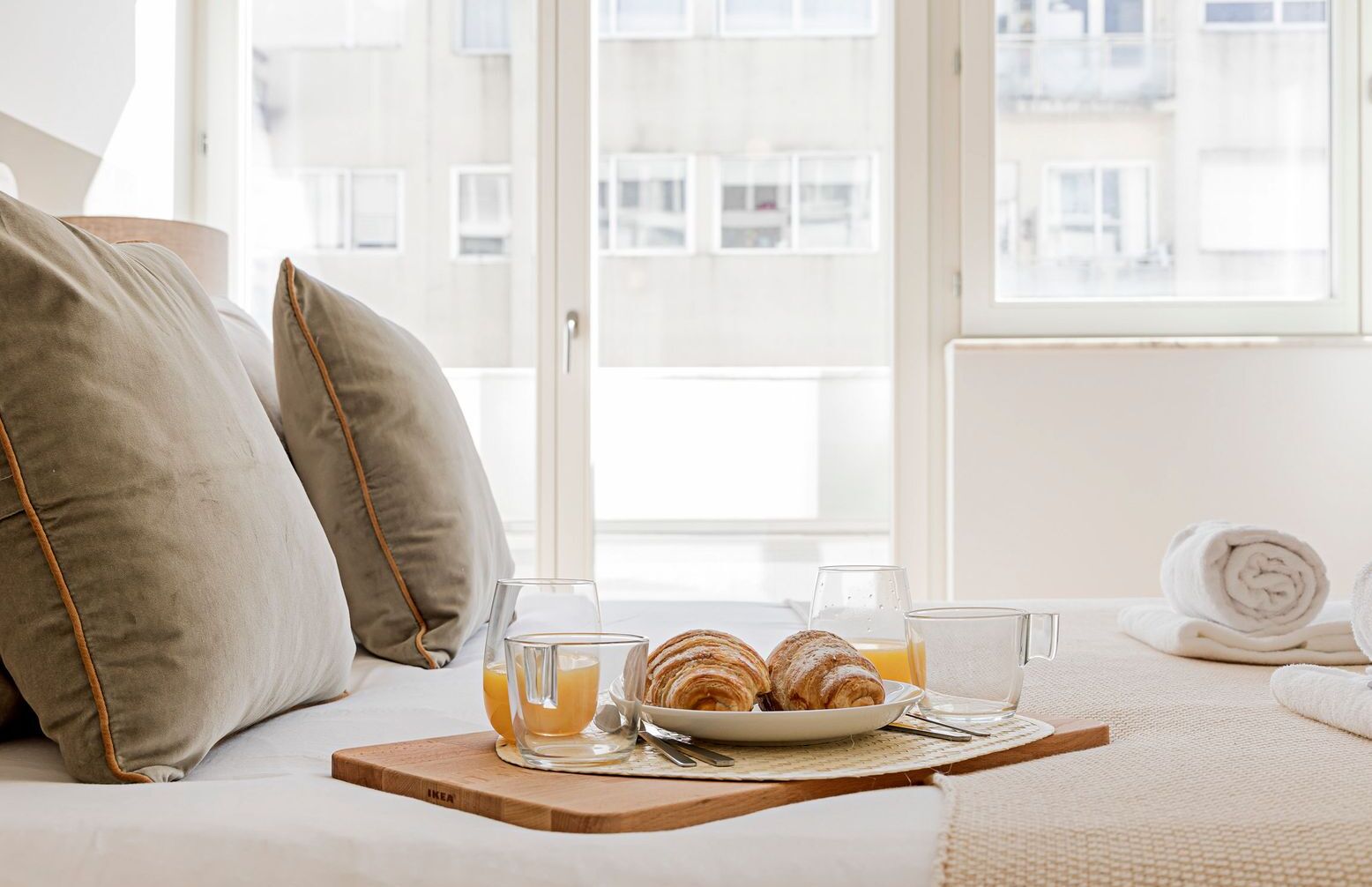 Een strijkplank/strijkijzer, gratis wifi, beddengoed