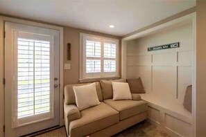 Living area - LVR - Orange Door Oasis (Lewiston)