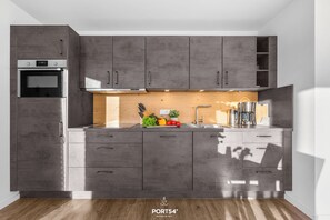 Fridge, microwave, oven, stovetop - Ferienwohnung Meerverliebt Büsum (Westerdeichstrich)