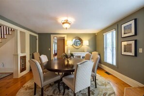 Dining - LVR - Cayuga Street Retreat (Lewiston)