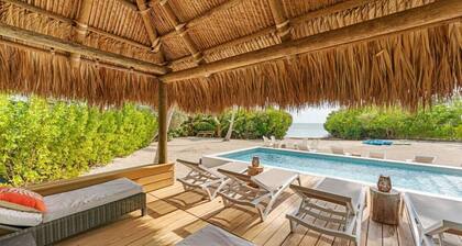 Luxury 6 bedroom - truly spectacular beachfront property