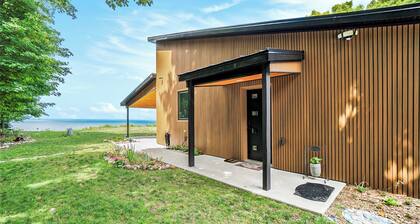 New, Modern Home at Lookout Point