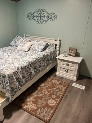 3 bedrooms, iron/ironing board, travel cot, WiFi - X Marks the Spot(Yellow)1.5 mi. from Holiday World (Carter Township)