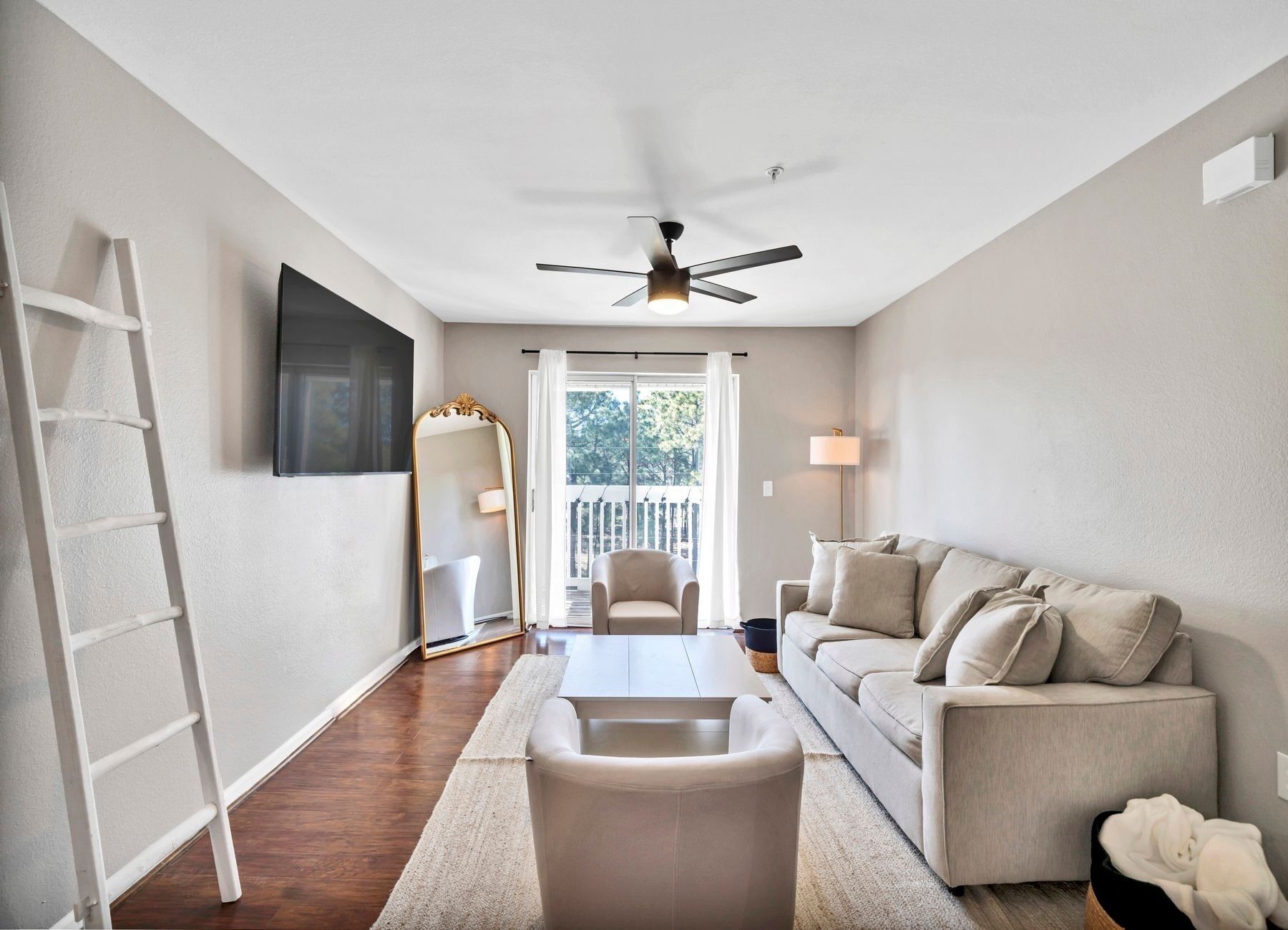 Heart of Destin Beach Bungalow: 2023 Elevated Reno