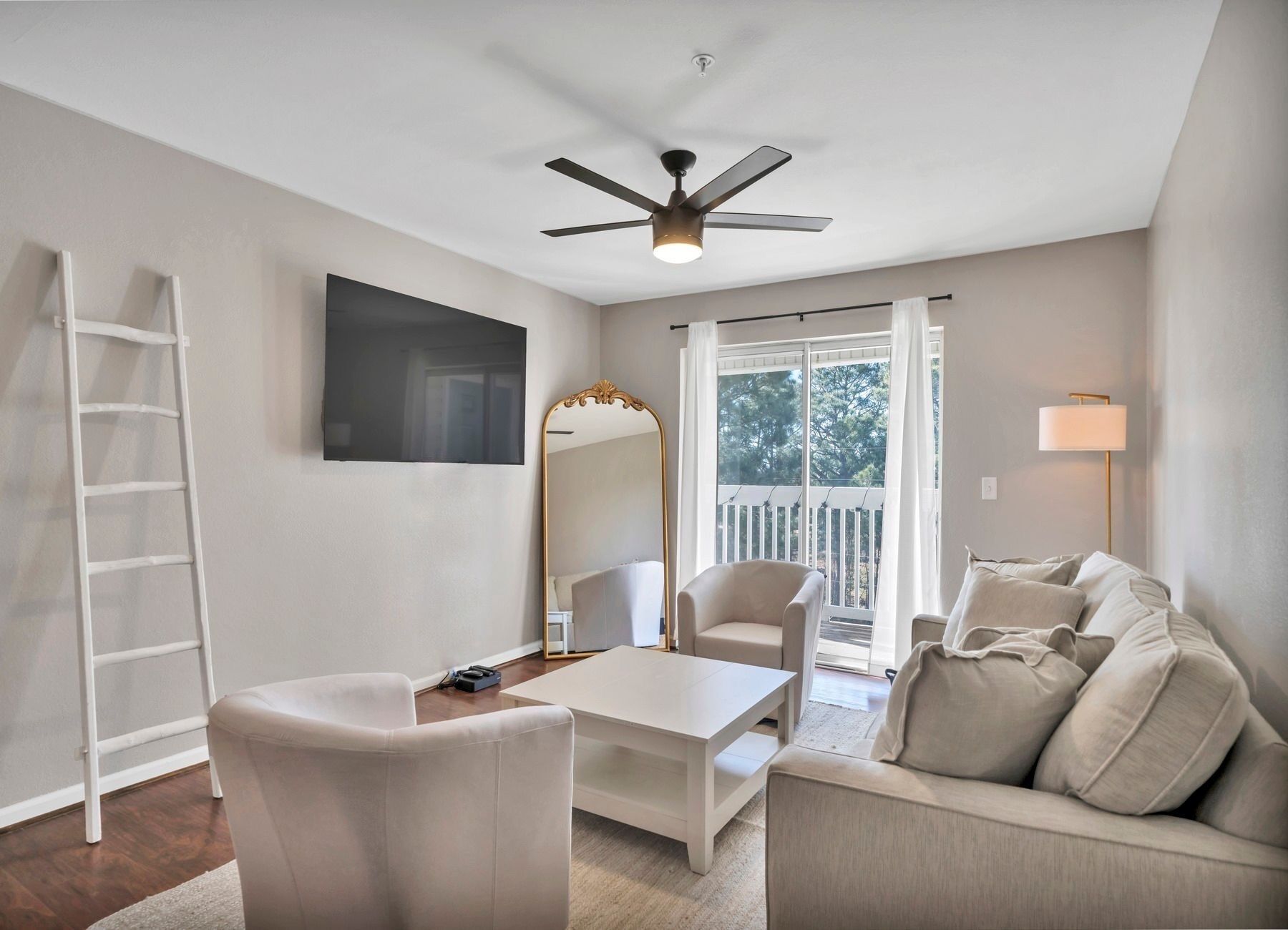 Heart of Destin Beach Bungalow: 2023 Elevated Reno