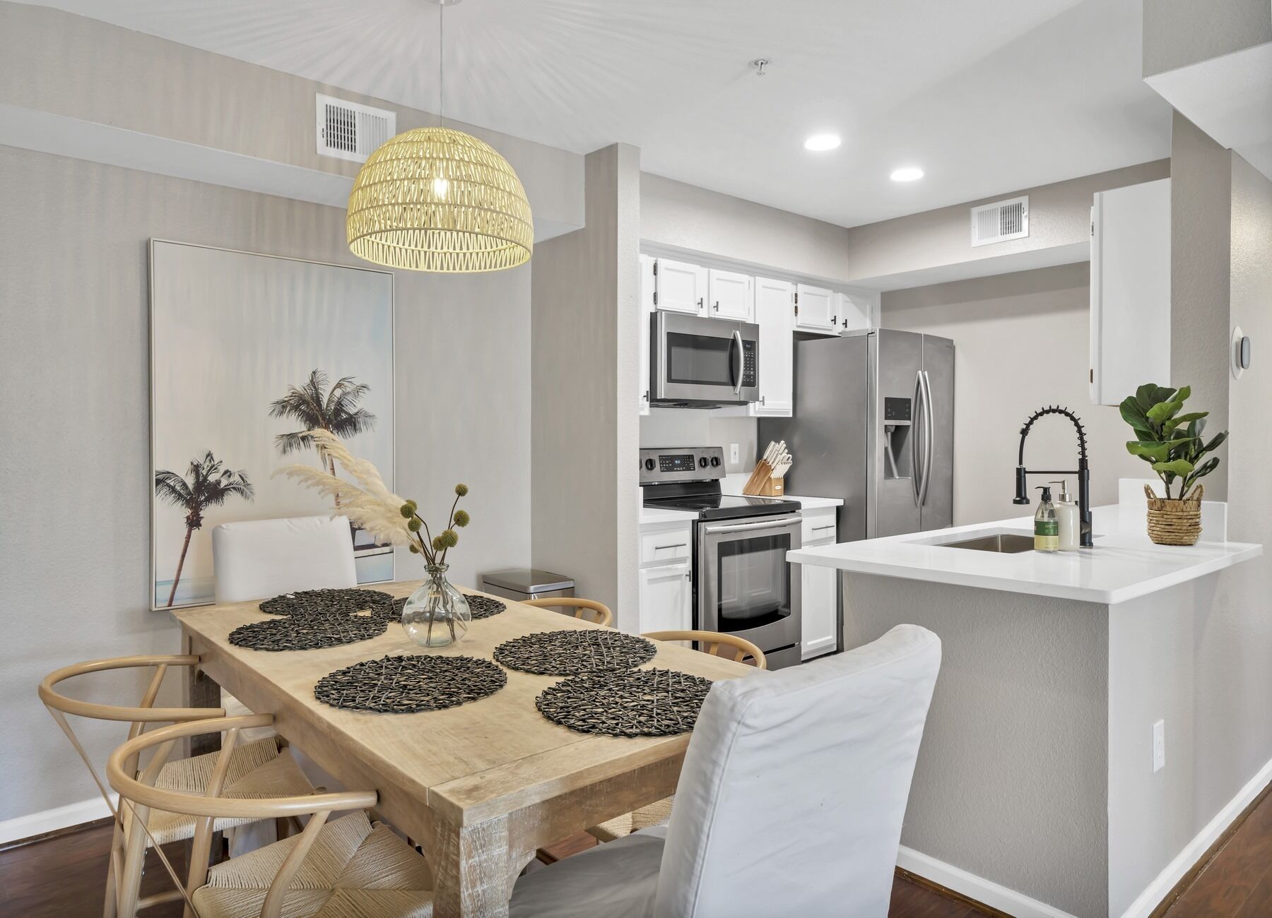 Heart of Destin Beach Bungalow: 2023 Elevated Reno