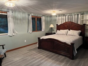 特級套房 | 埃及棉床單、高級寢具、羽絨被、特厚豪華床墊