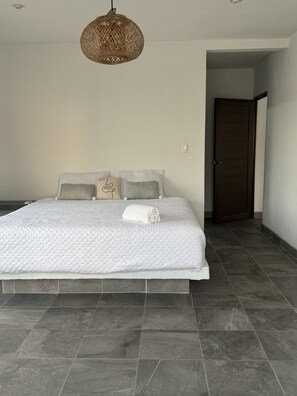 5 bedrooms, free WiFi, bed sheets