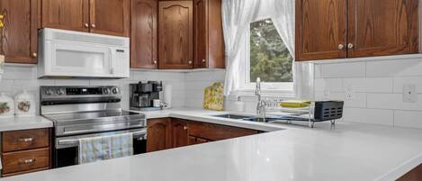 Fridge, microwave, dishwasher, coffee/tea maker