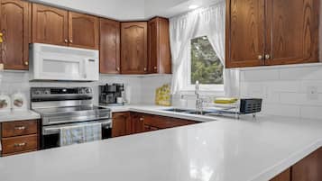 Fridge, microwave, dishwasher, coffee/tea maker
