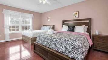 3 bedrooms, iron/ironing board, WiFi, bed sheets