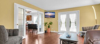 Sunflower Manor; Your Wine Country Family Retreat